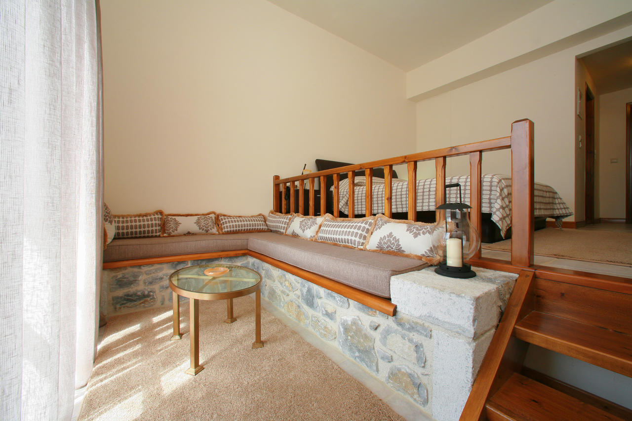 Arhontiko Parnona Hotell Karyes Rum bild